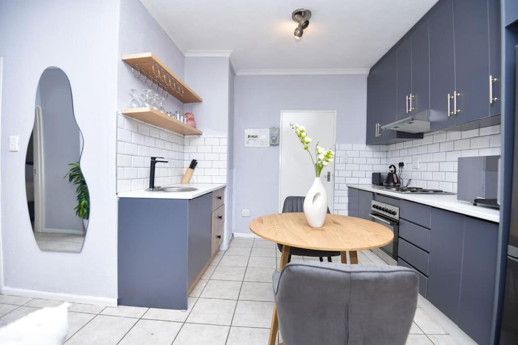 Comfy Hatfield Appartment Pretoria Bagian luar foto