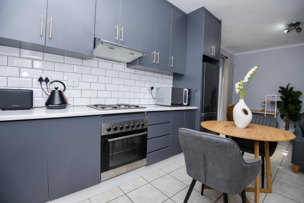 Comfy Hatfield Appartment Pretoria Bagian luar foto